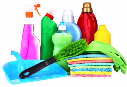 Cleaner responding to an emergency procedure